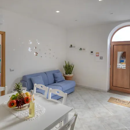 Marina's House شقة فوروري